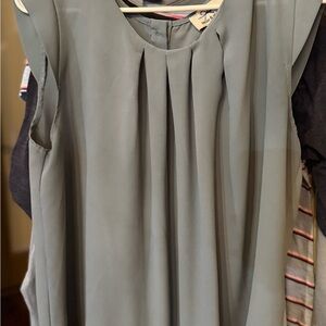 Elegant Sleeveless Blouse in Gray